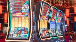 slot618 အွန်လိုင်း ကတ်ဂိမ်း Poker Teen Patti ဝိုင်းကစားနေသောမြင်ကွင်း